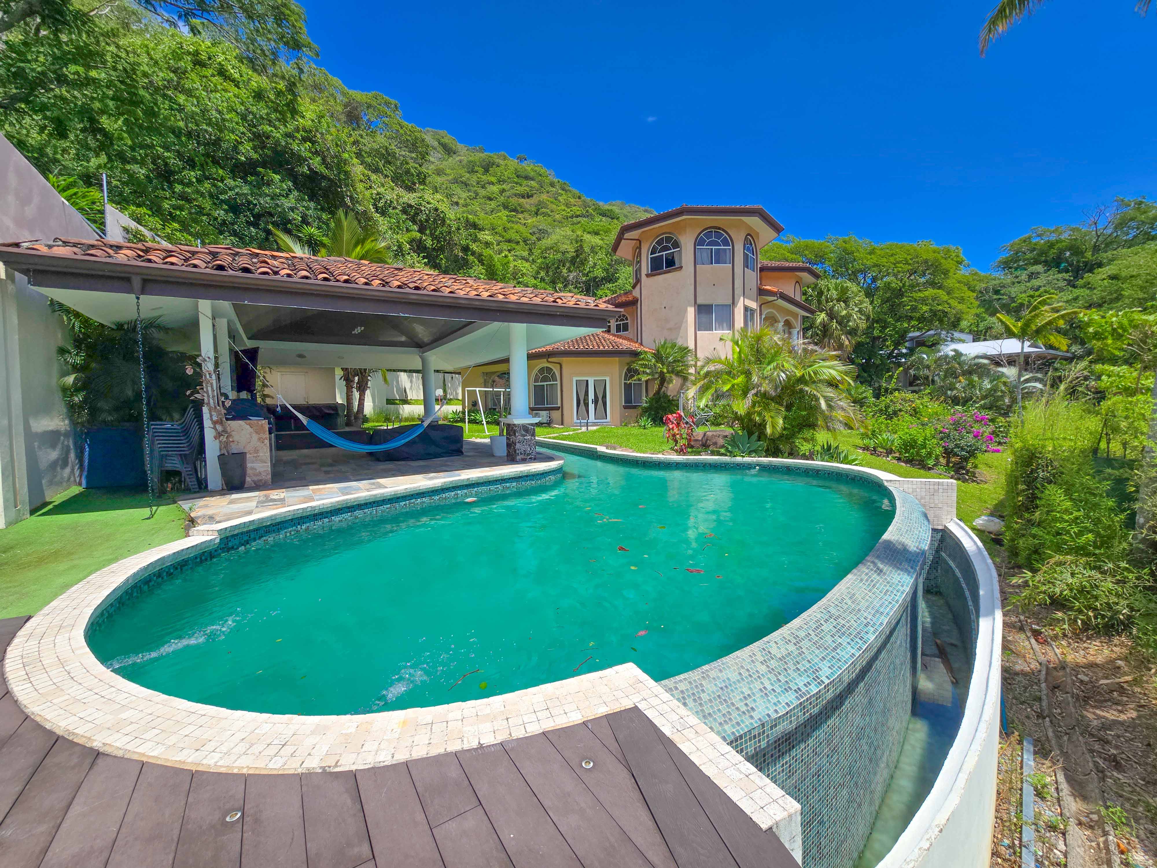 Real Estate Costa Rica Lists $1.45M Smart Estate in Santa Ana