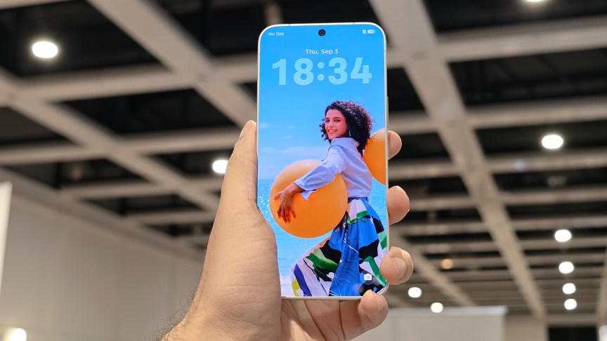 I tried the bezelless concept phone at IFA, and it’s more futuristic than I thought