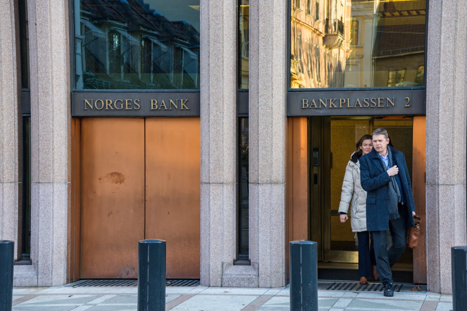 List of countries and funds reducing US Treasuries around the worl