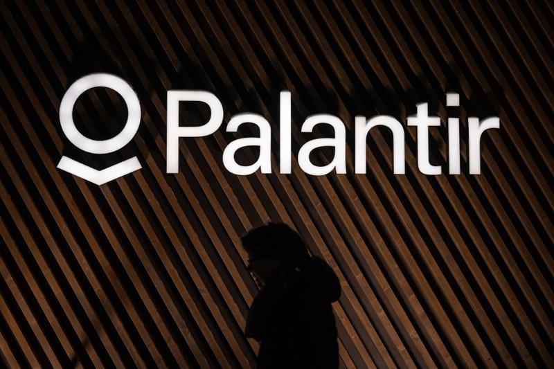 Michael Burry Says Palantir's Books Look More Like a Consultant's Than a Software Company's