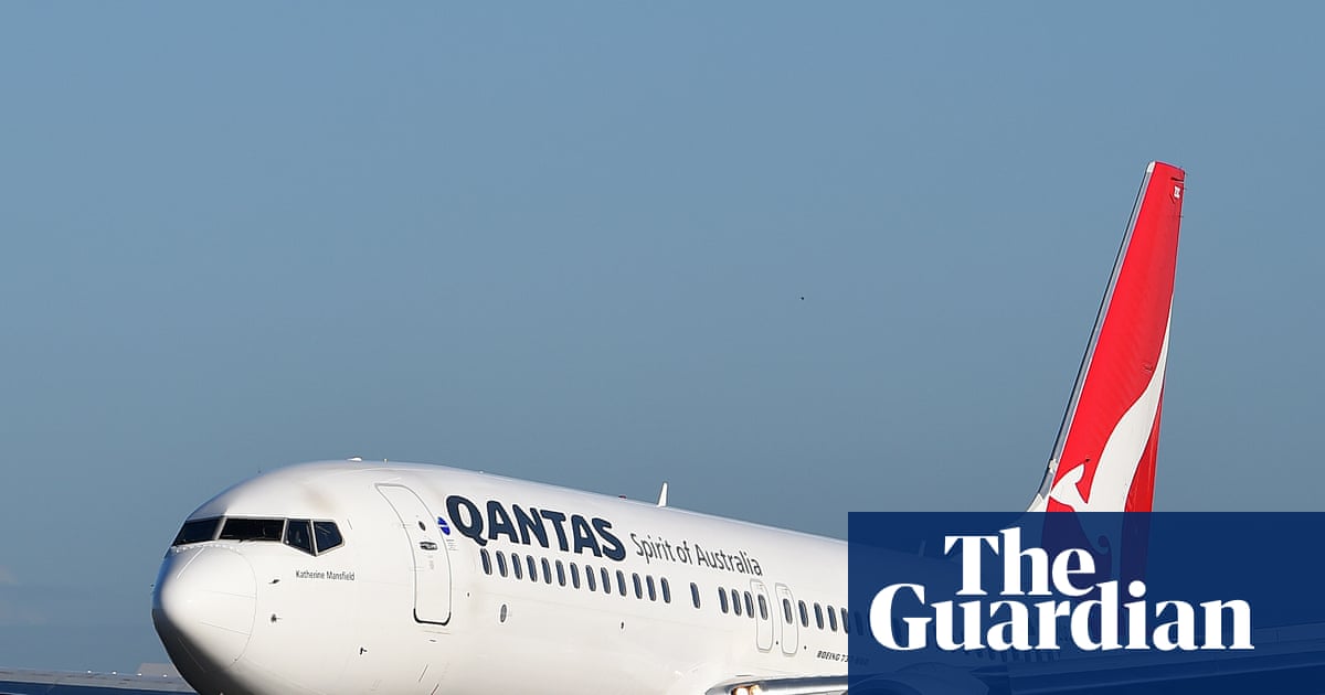 ‘The engine’s on fire’: Qantas flight from Queenstown to Sydney reroutes after flames seen by passengers