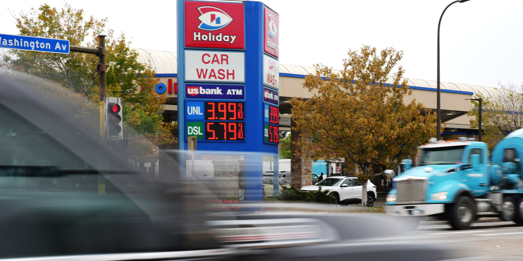 Fuel prices at record Labor Day high in U.S. due to Iran War and refinery issues