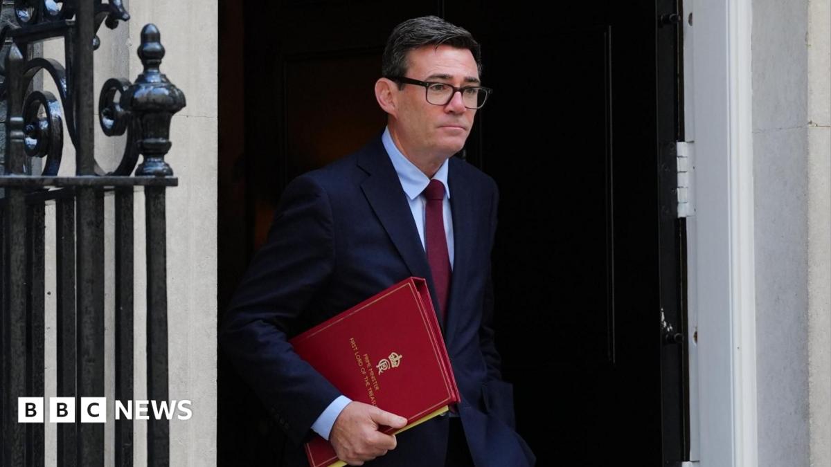 Andy Burnham facing Kemi Badenoch at Prime Minister's Questions
