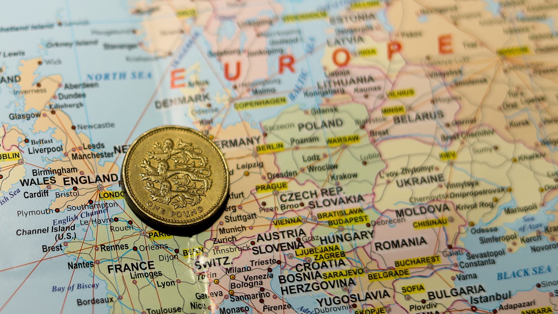 G10’s ‘surprise’ currency star could stumble as peers hike interest rates