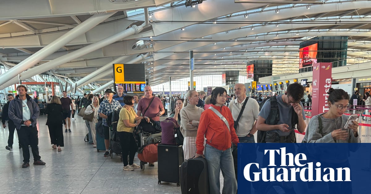 Nats boss summoned by UK transport secretary as flight chaos enters second day