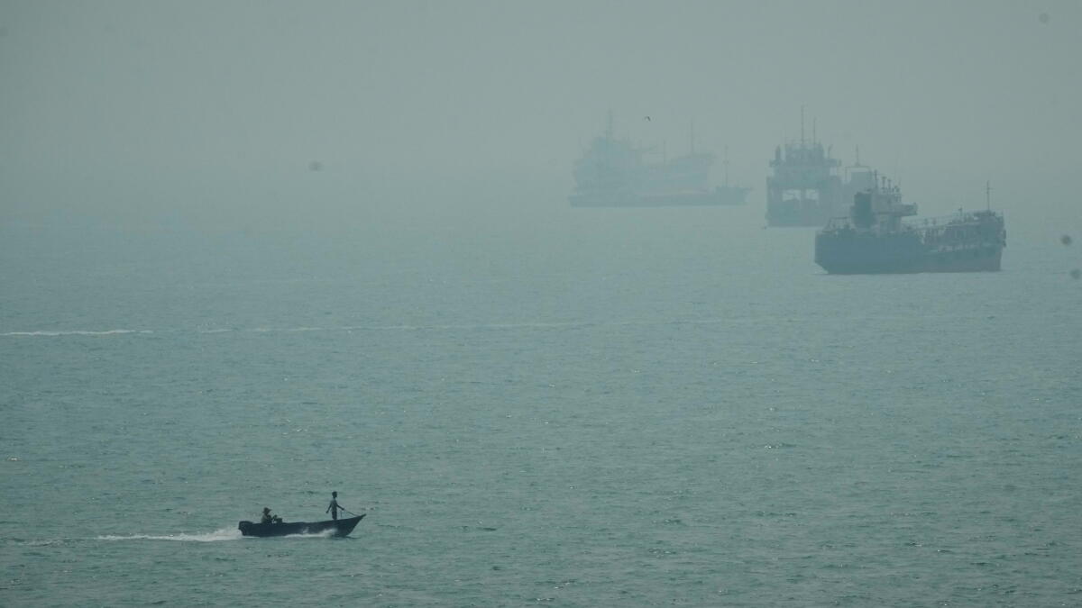 U.S. strikes Iranian tankers after more attempted missile attacks on Navy warship