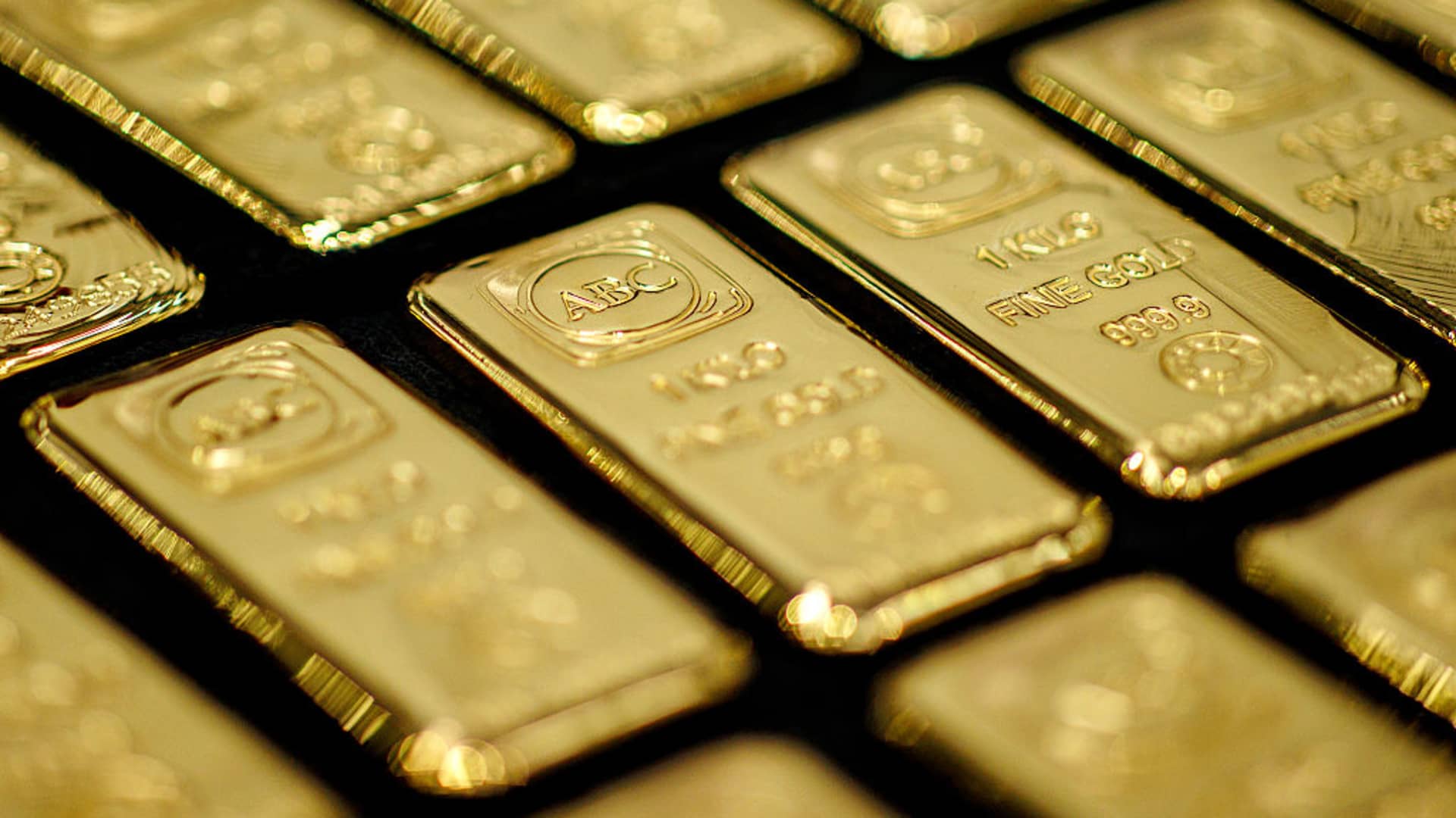 Gold edges higher on weaker dollar, U.S. inflation data in focus