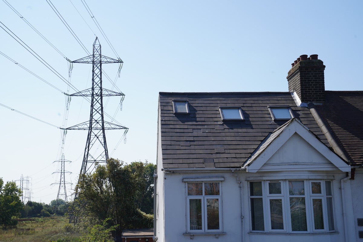 Households face higher bills without power grid upgrade, report warns
