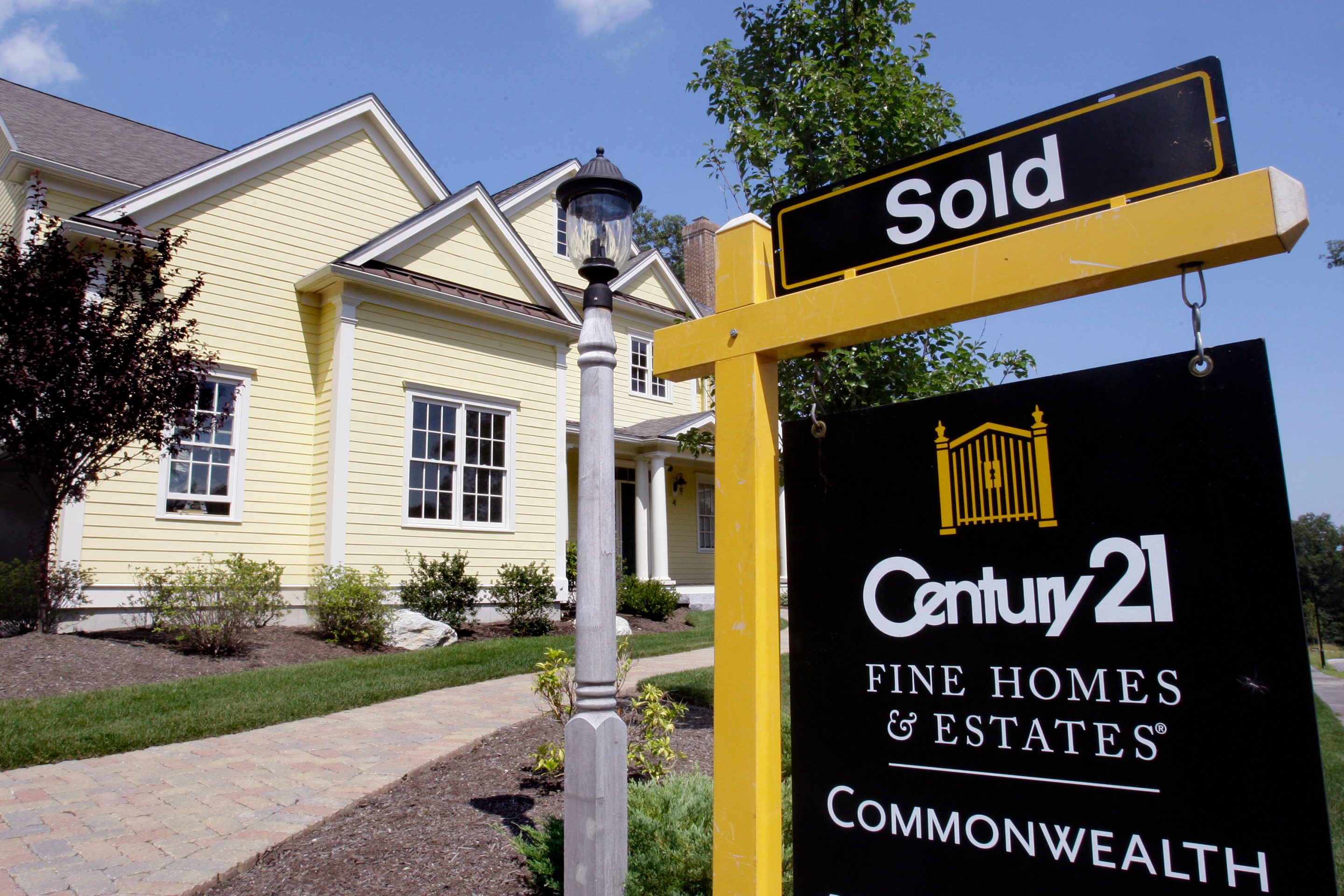 Housing market: Mortgage rates rise for 3rd straight week, home sales fall for 3rd month in a row