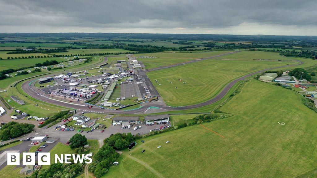 Disappointed air show fans offered free race entry
