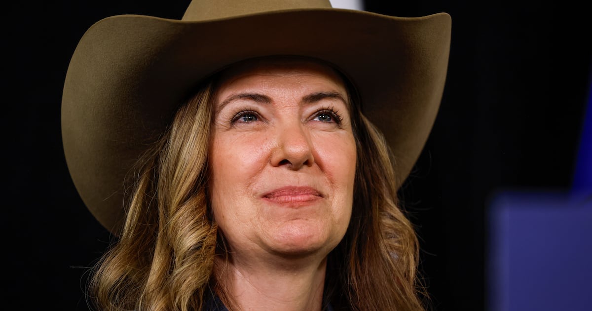 Alberta’s Smith at the Canada Investment Summit seeks backing for 34 major projects