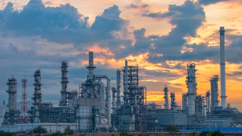 Japanese Refiners Rush for Oman Crude After Saudi Pipeline Shutdown