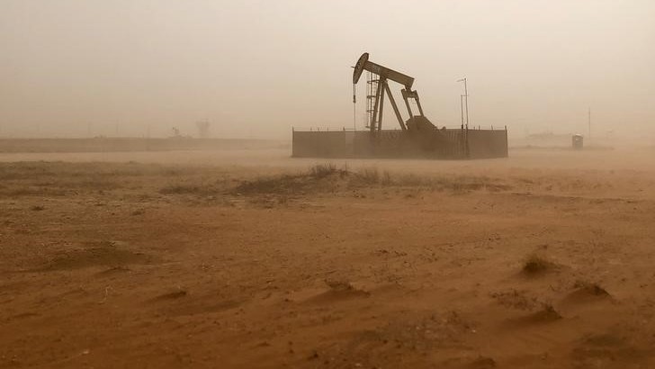 U.S. Oil Inventories Jump as Cushing Stocks Keep Falling