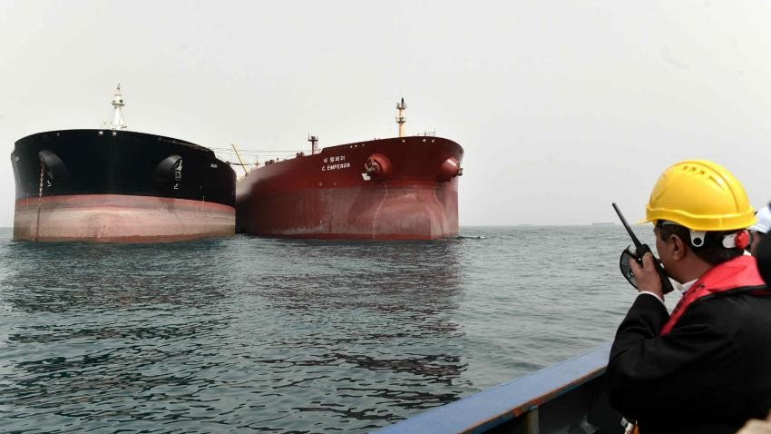 StanChart Sees Higher Oil Floor as Hormuz Crisis Spreads to Saudi Export Routes