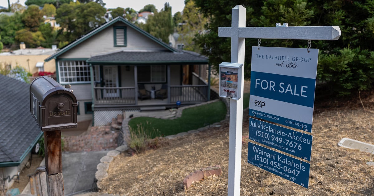 Mortgage rates are nearing 7%. One house hunter says he's "despondent."