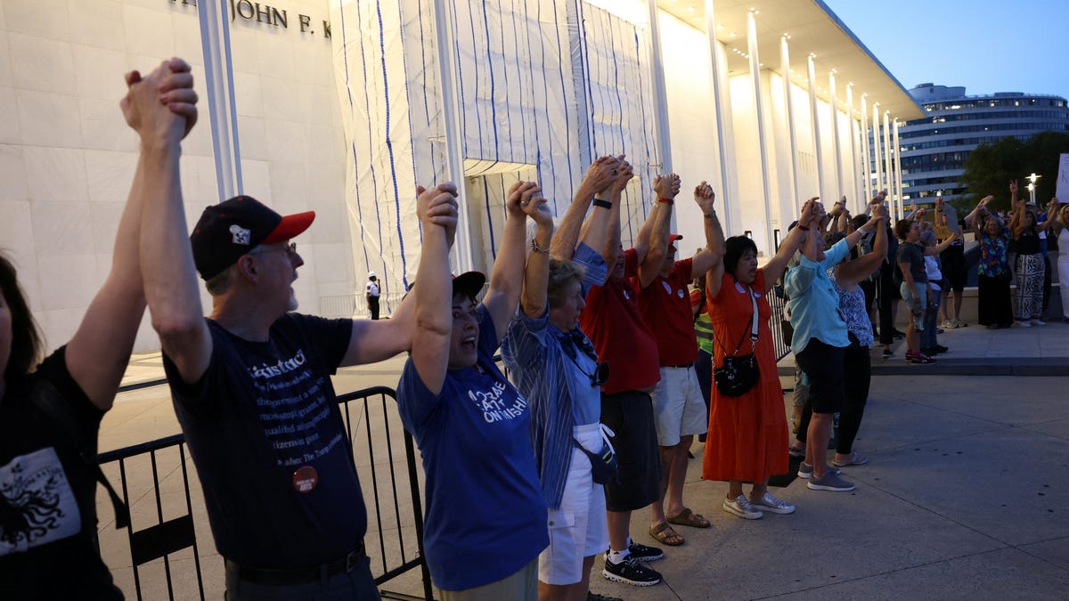 Protesters form human chain outside Kennedy Center over closure