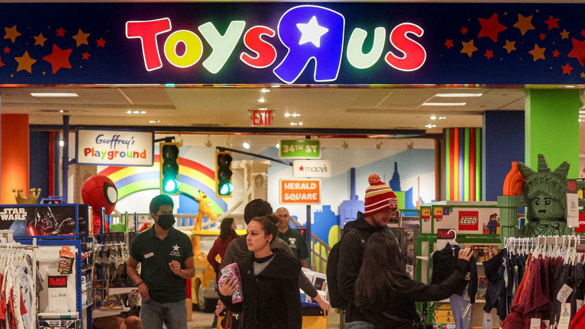 Toys 'R' Us to open 120 new US stores this holiday season