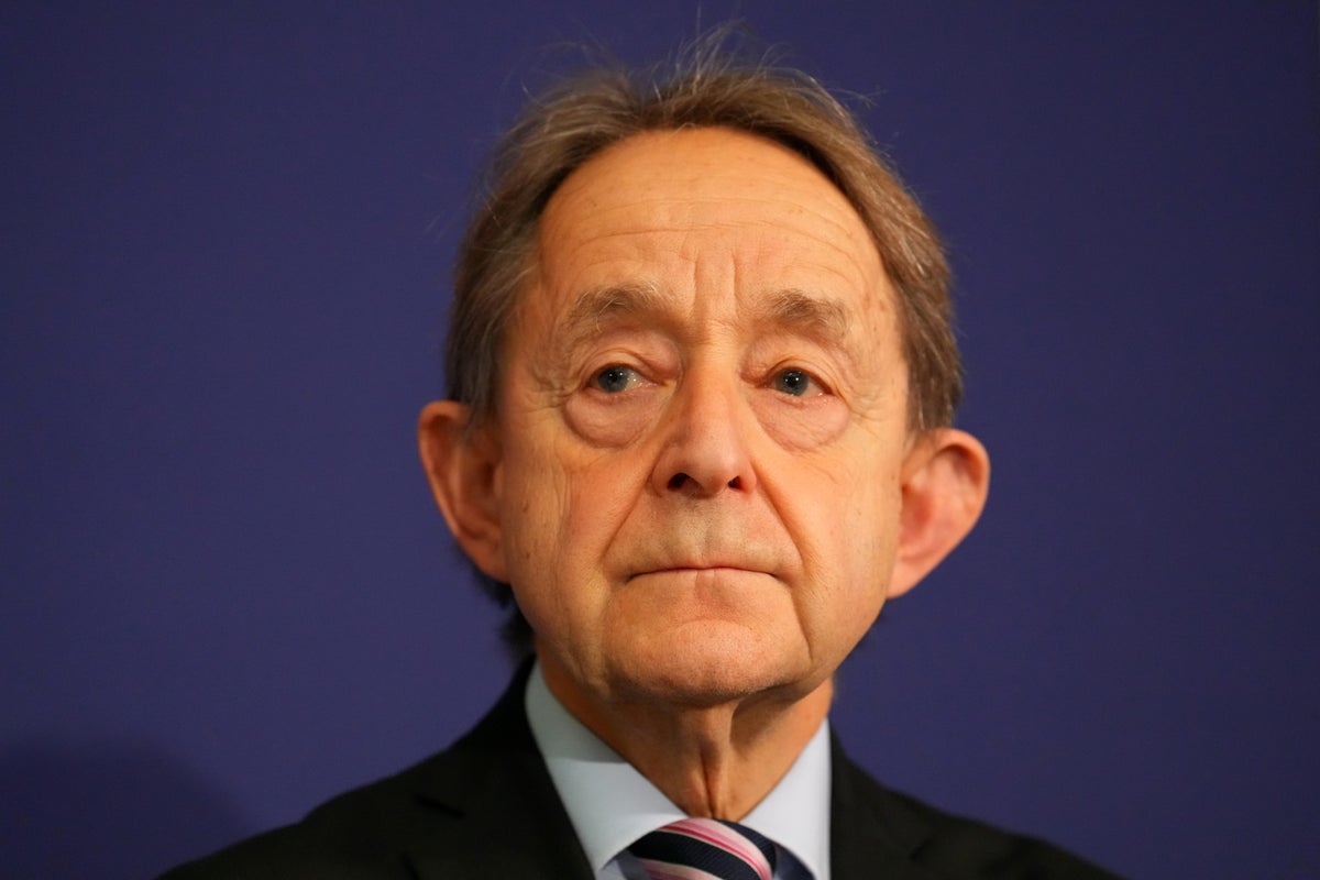 AI poses ‘biggest challenge’ to young people’s mental health, expert warns