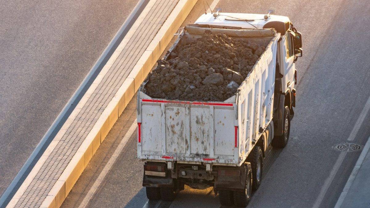 India's Coal Demand Set to Jump 4.2% as Plant Stocks Hit Critical Lows