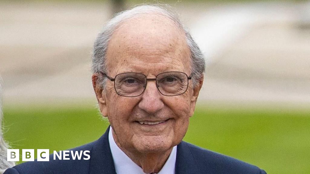Portrait of George Mitchell will not be removed from Hillsborough Castle