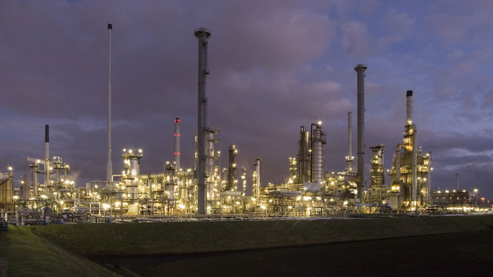 Global Refinery Crunch Pushes Diesel Prices to New Records
