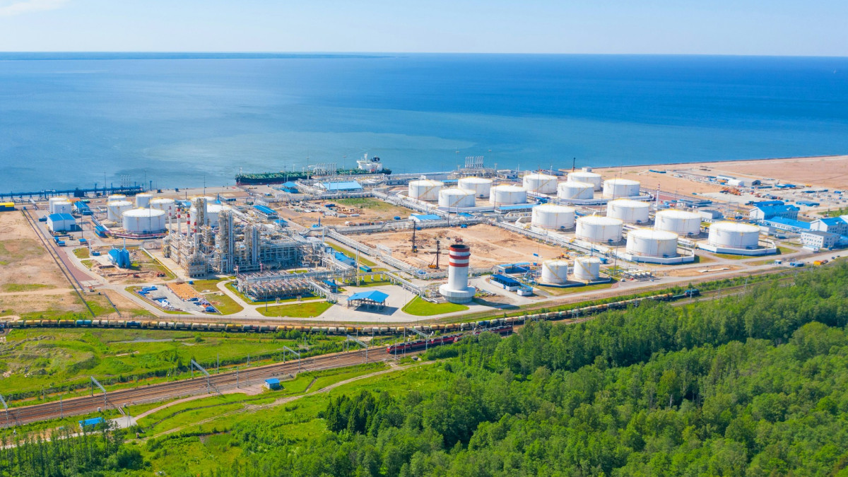 Brent Holds Above $102 as Iran Talks Stall Over Hormuz Conditions
