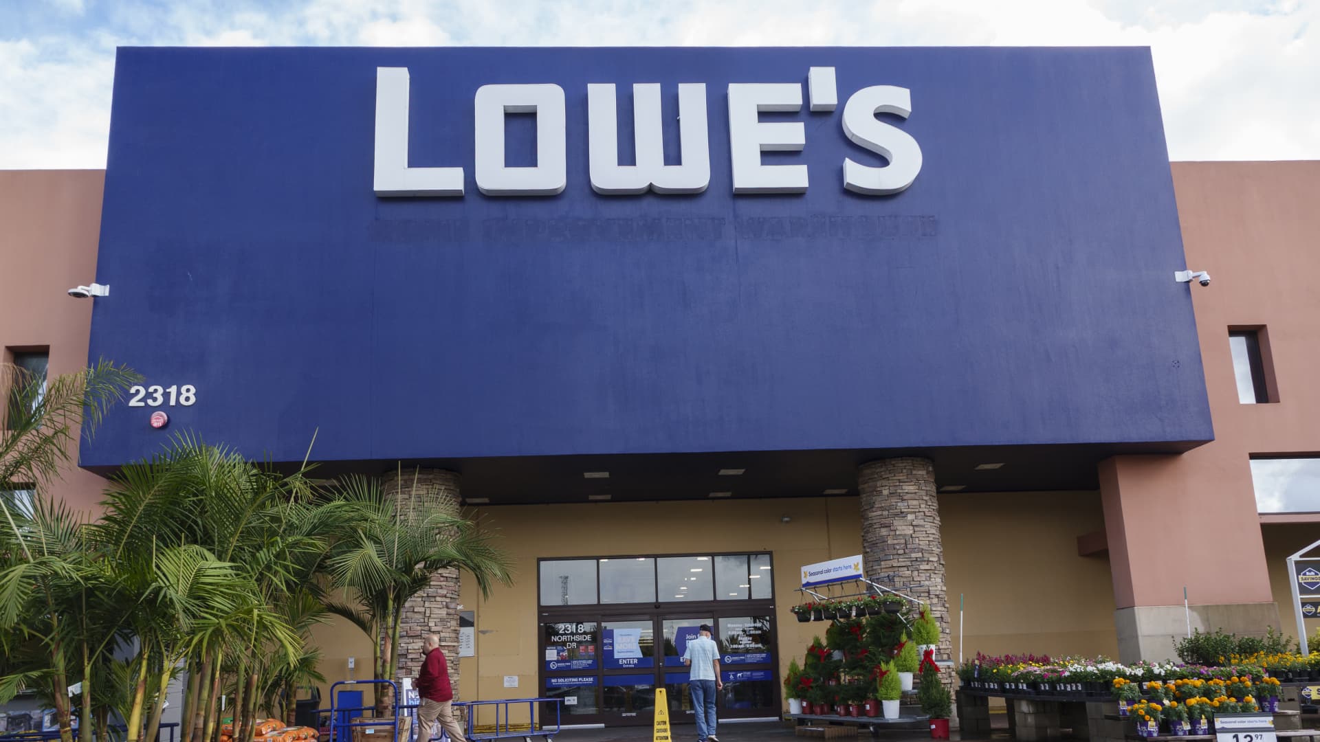 Lowe's is launching a drone delivery service in partnership with DoorDash, Alphabet