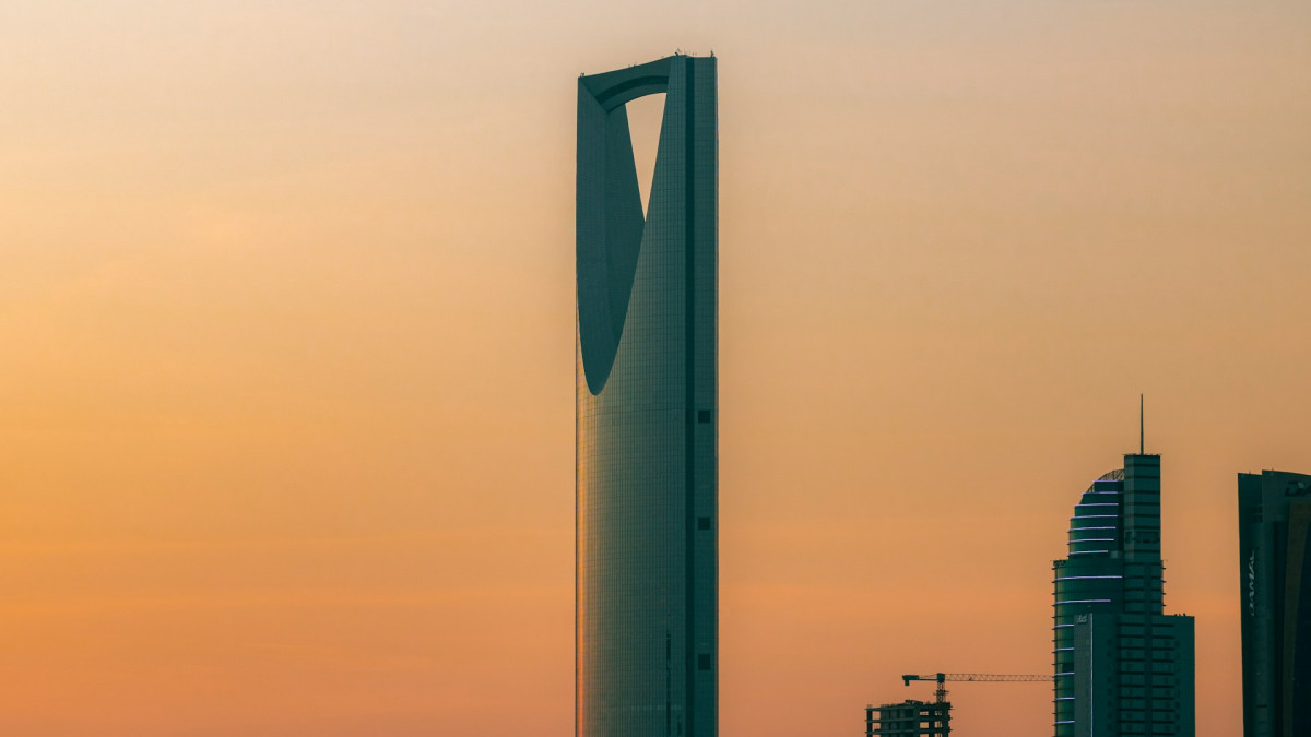 Saudi Arabia Sells 100 Million Barrels of Crude to Asia via Hormuz
