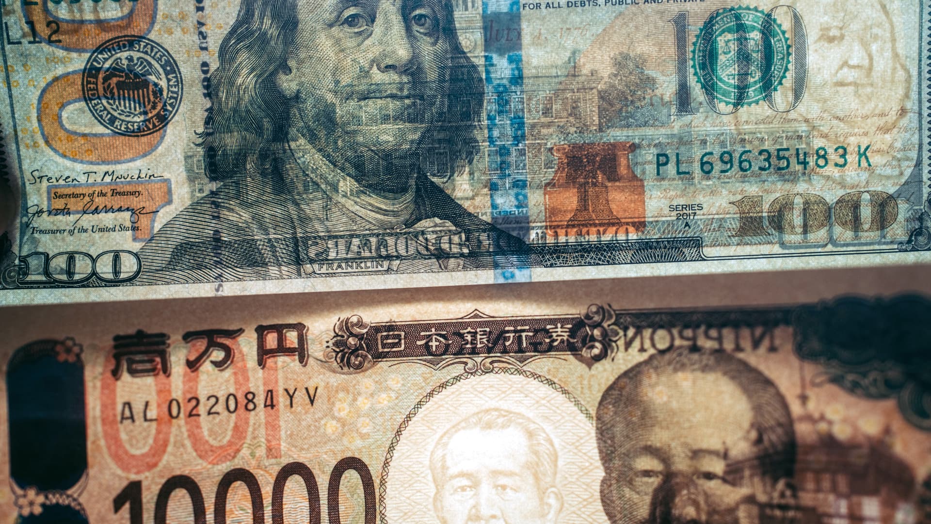 Dollar set for weekly gains as yields surge, Fed bets build