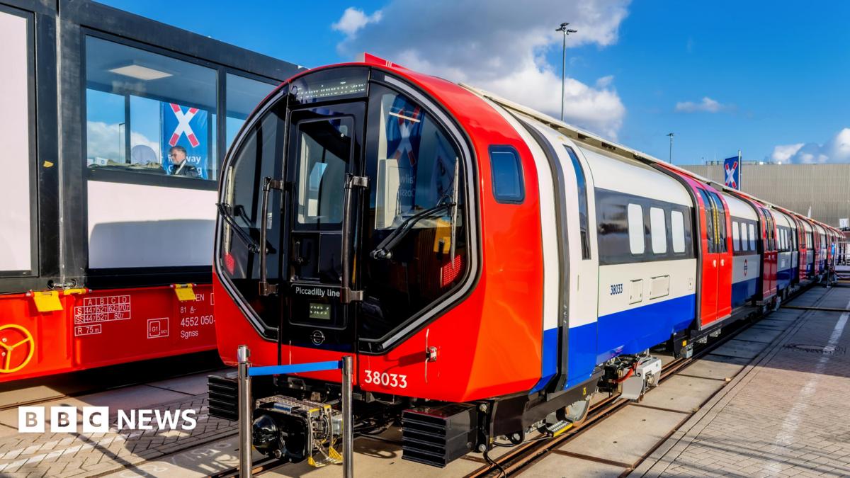 TFL's presents new Piccadilly line train at Berlin exhibition