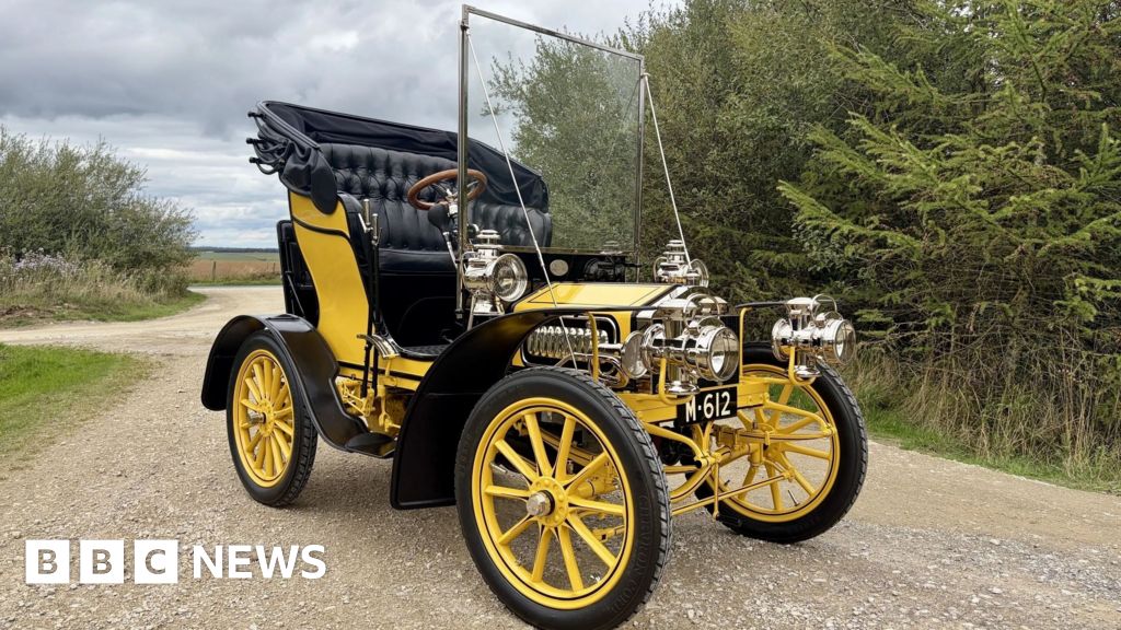 'Oldest' surviving Rolls-Royce returns for London-Brighton car run