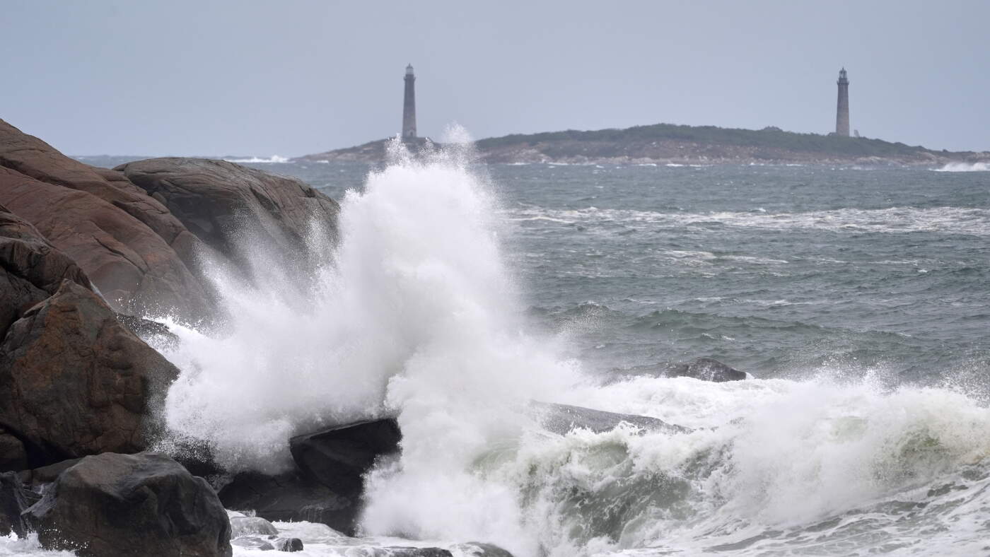 Roads flood in New Jersey, inundate some homes, as first major signs of nor'easter take shape