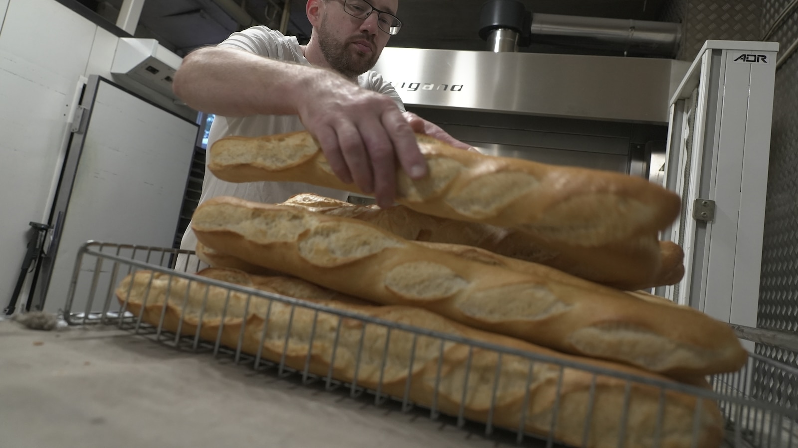 Crunch time: Fuel price spike squeezes French baguette bakers as heating oil costs soar