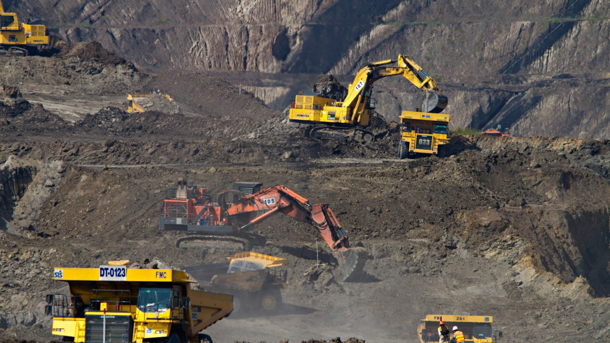 Indonesia's Coal Exports Sink 23% as Global Demand Heads for a Record