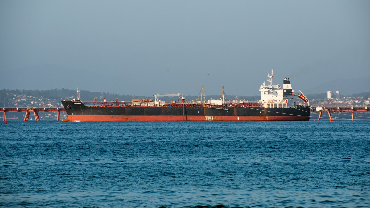 Middle East Oil Exports Rebound to 12.8 Million Bpd
