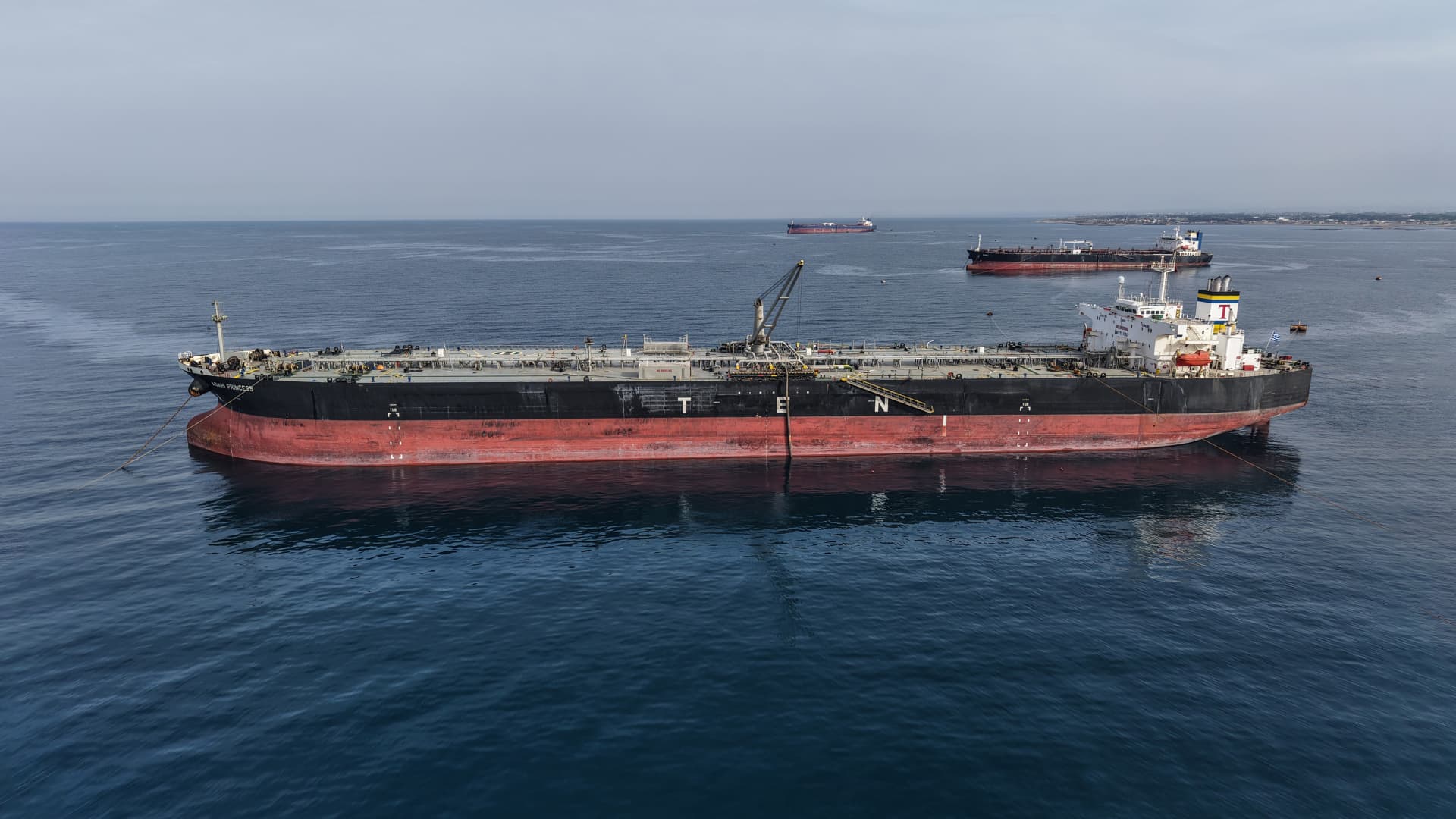 Oil gains over 1% as Trump rejects Iranian proposal to reopen Hormuz Strait