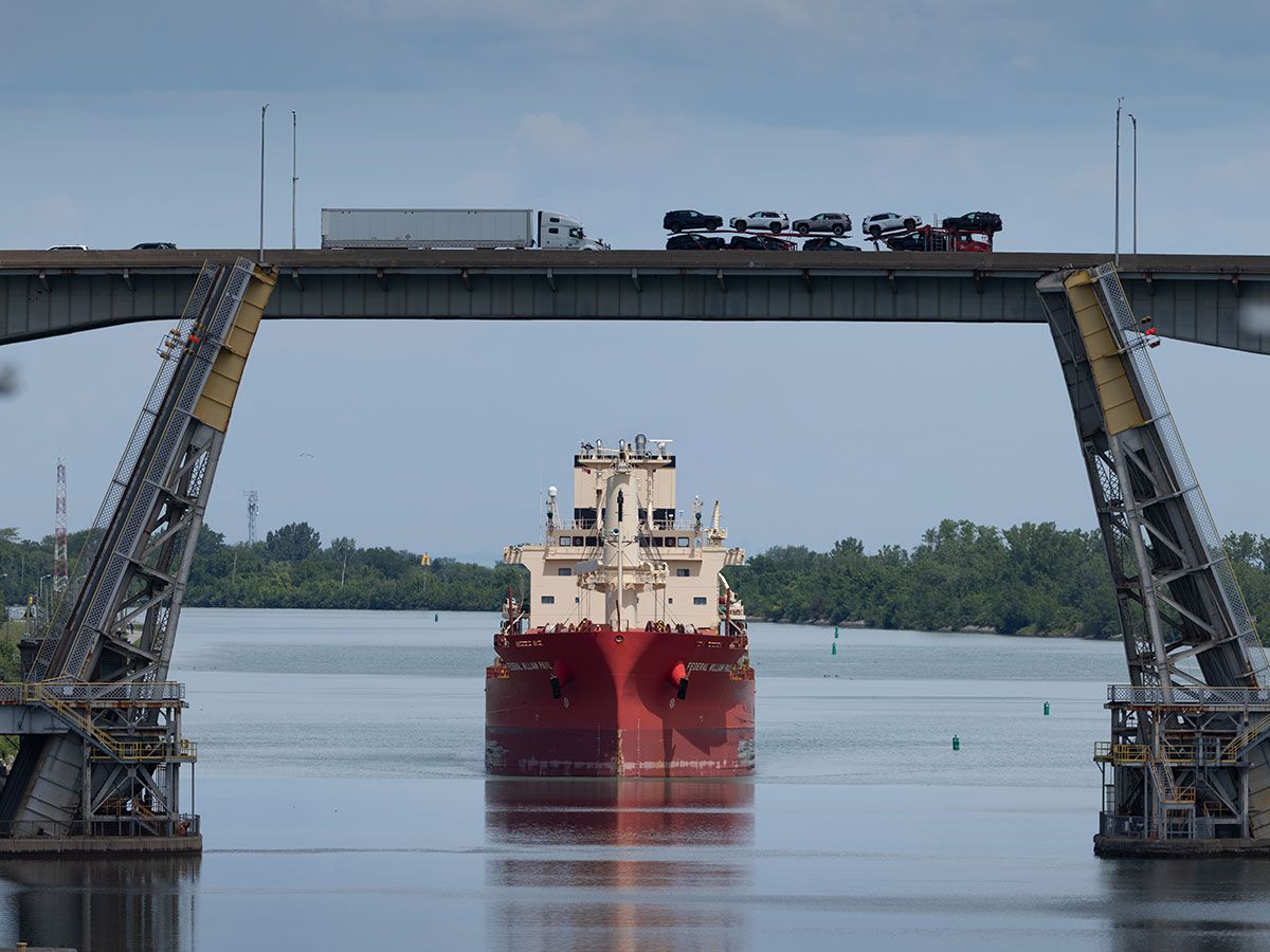 Canada's economy stalls after three months of expansion