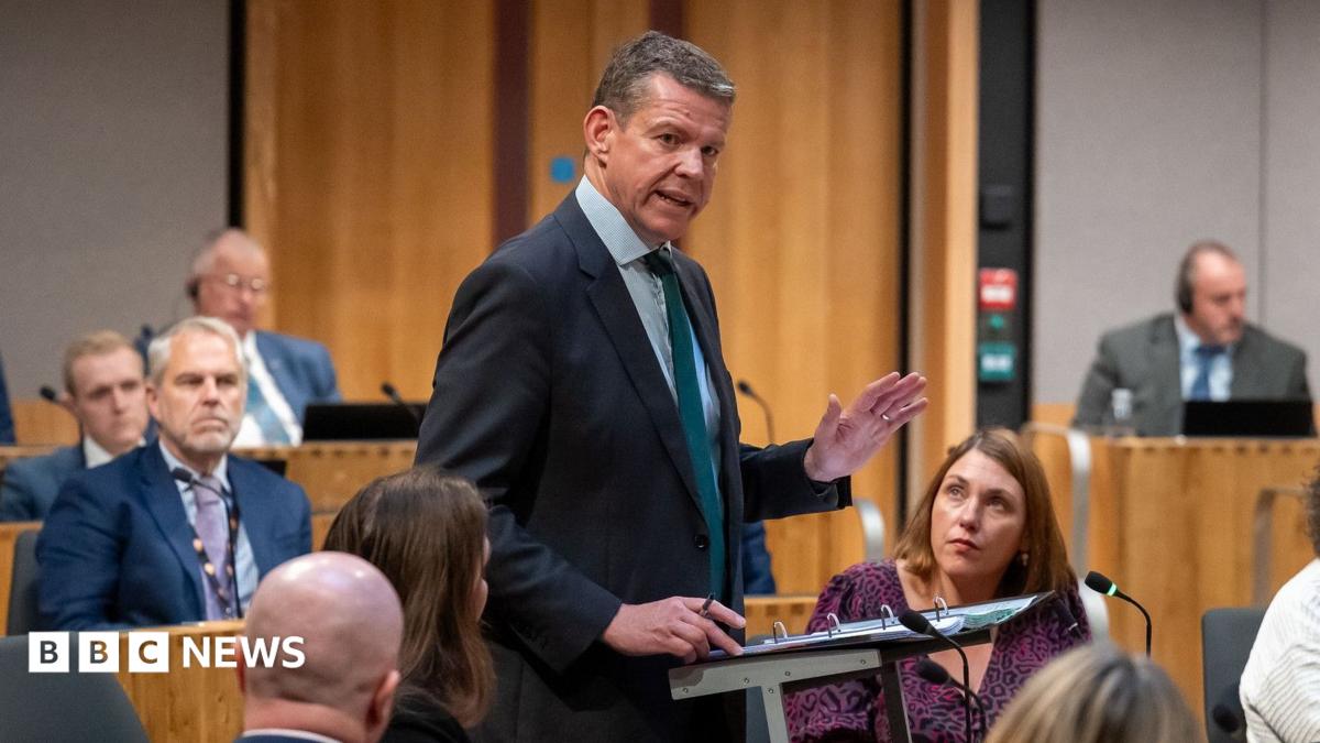 First Minister's Questions returns as Rhun ap Iorwerth faces Senedd