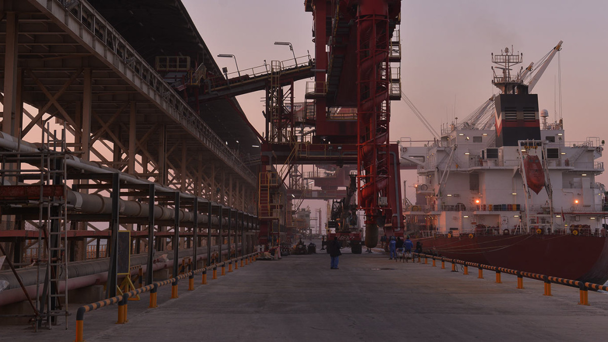 US Distillate Stocks Continue to Fall As Crude Inventories Build