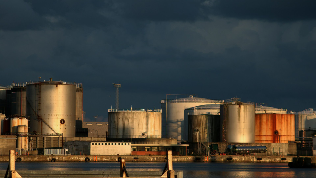 Indian Refiners Seek Tankers for Hormuz Oil