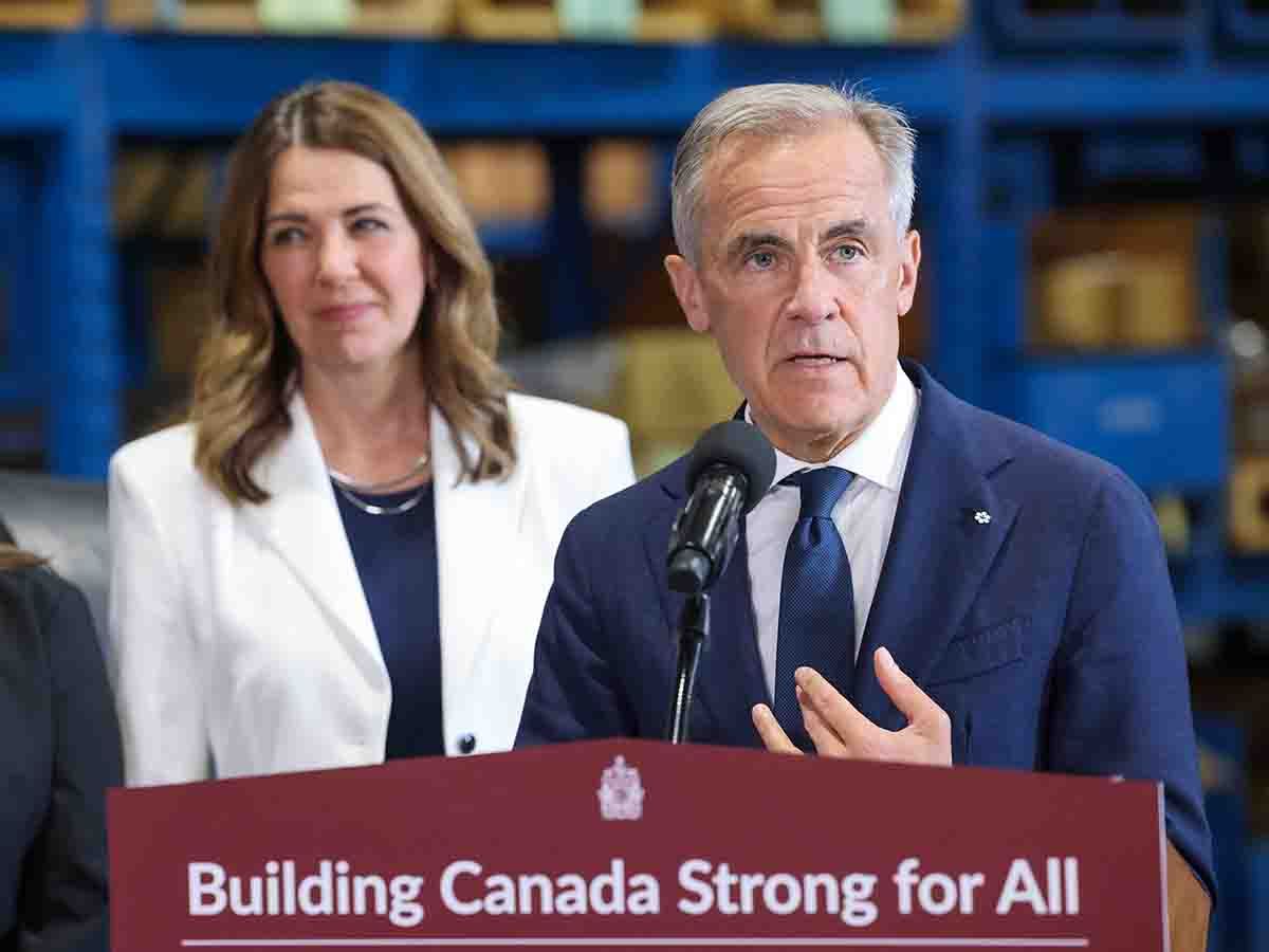 Ottawa expected to fast-track West Coast oil pipeline on Thursday