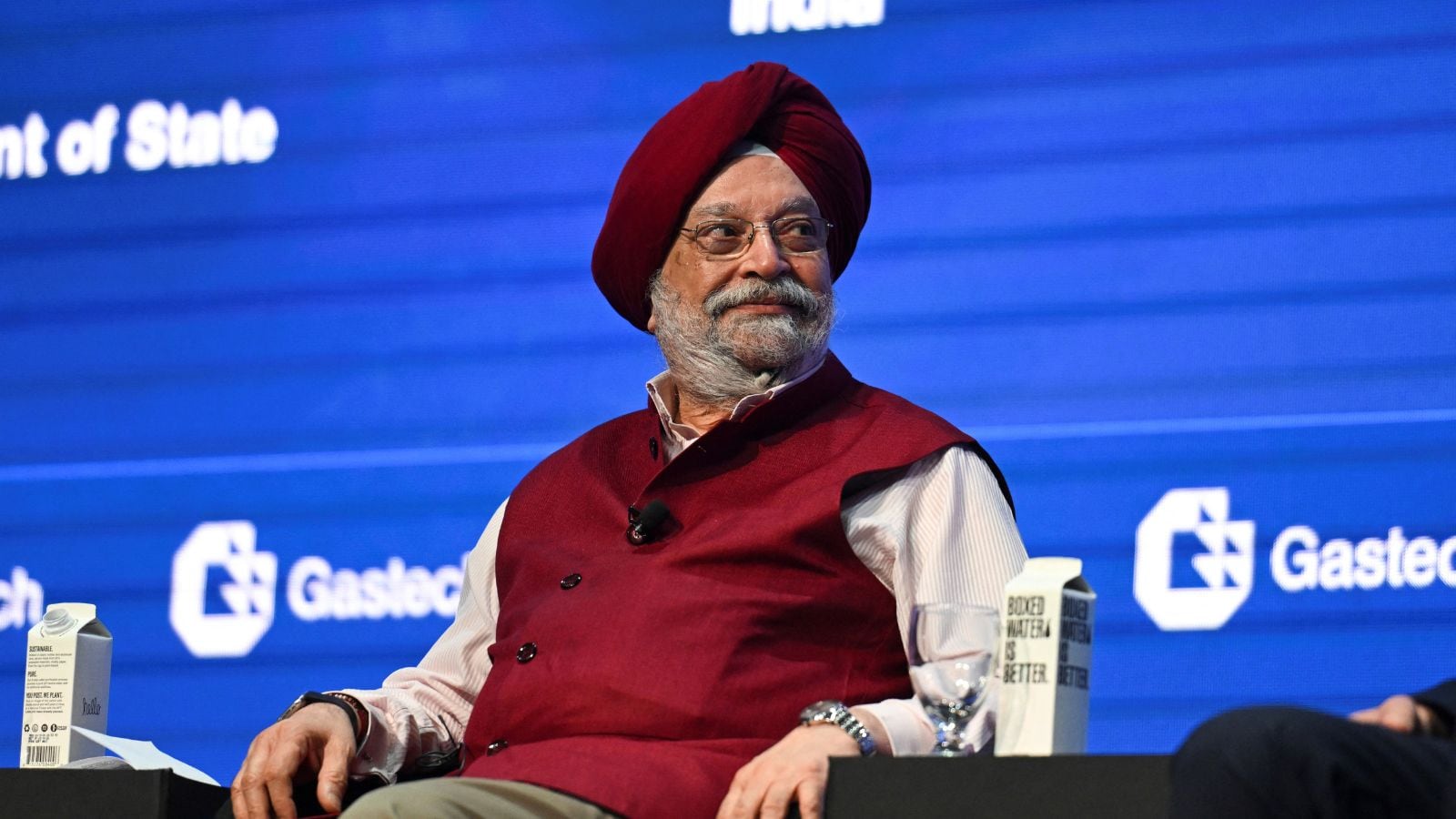 Petrol, diesel prices may ease; No cap on private fuel sales: Petroleum Minister