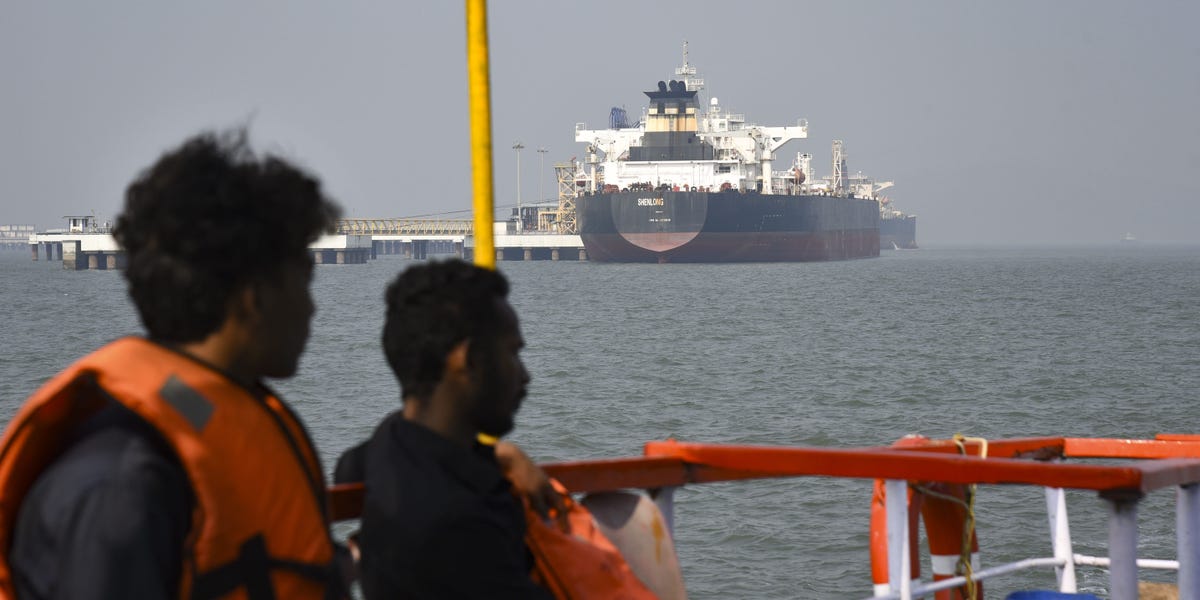 Why oil is still trading near $100 even though Gulf exports have recovered