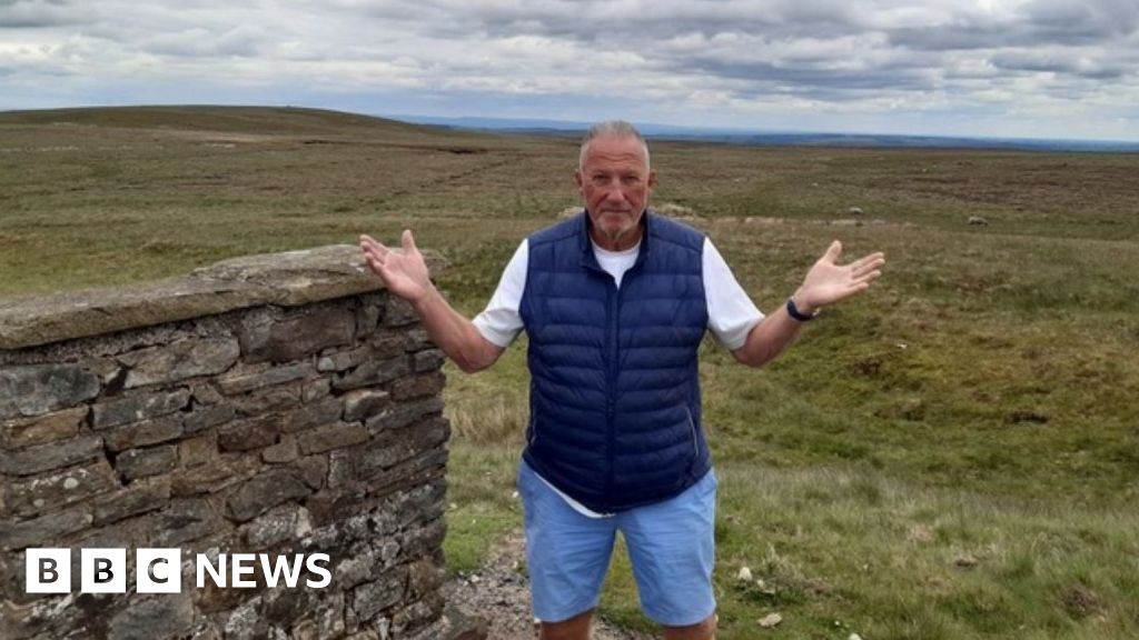 Ex-England cricket star Botham joins Dales wind farm protest