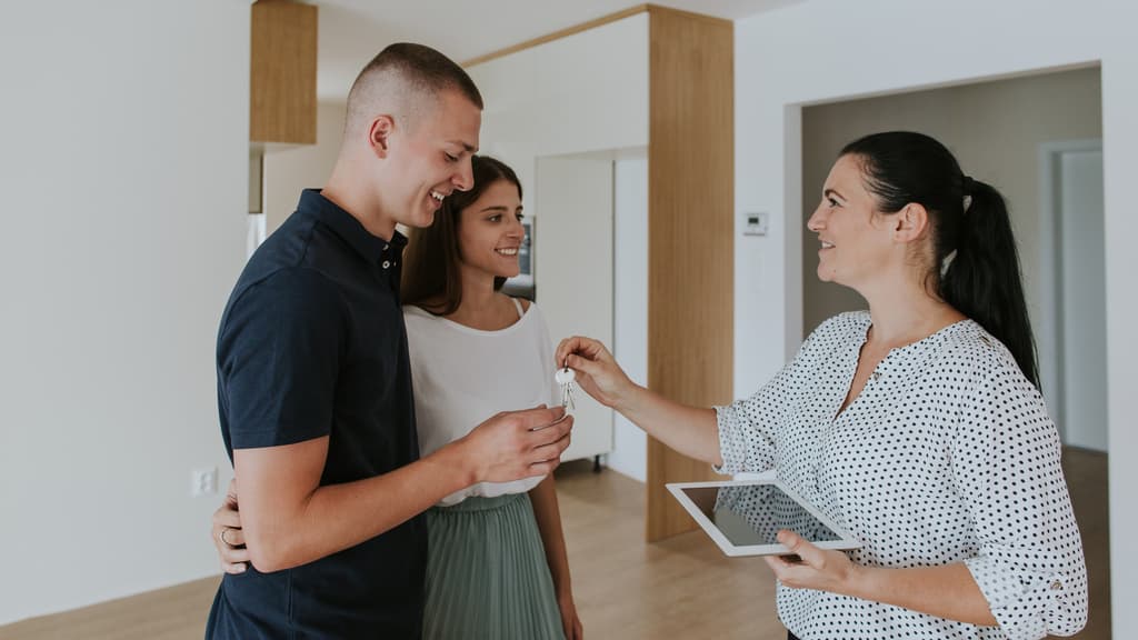Falling house prices create prime opening for first homebuyers despite rate rise risks