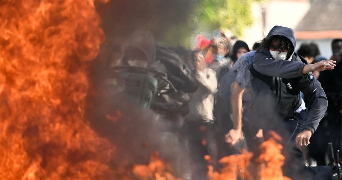 France student protests spread from Paris, with violent clashes forcing hundreds of high schools to close