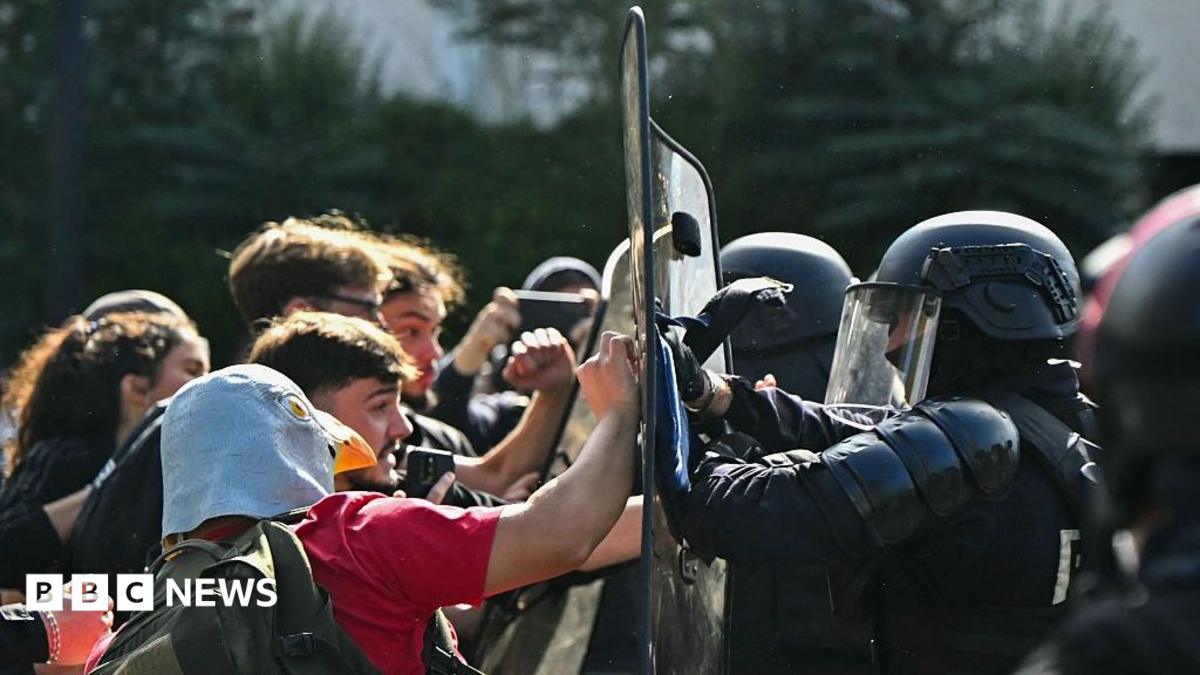 French school protests send shivers down the government's spine