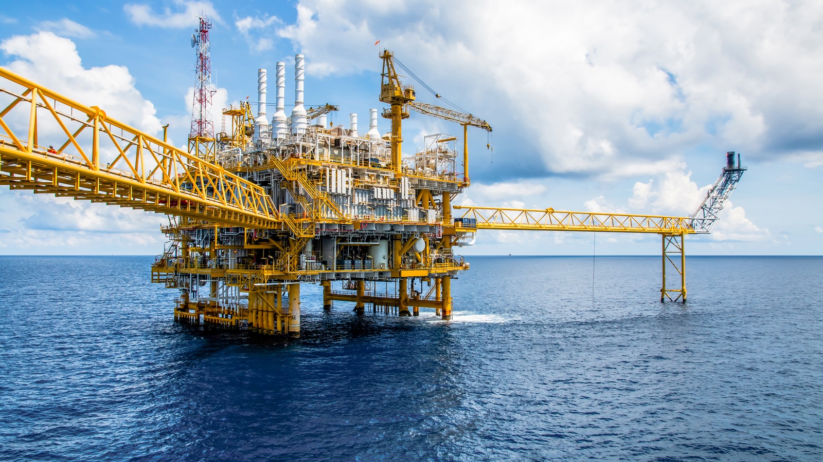 Tourmaline Oil (TSX:TOU) After A 5% Dividend Hike Is It Still Undervalued