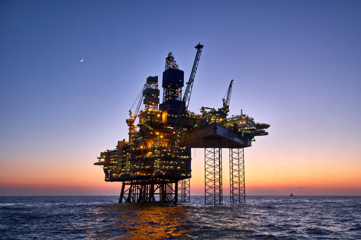 Oil worker strike threatens to severely disrupt Britain’s fuel supply