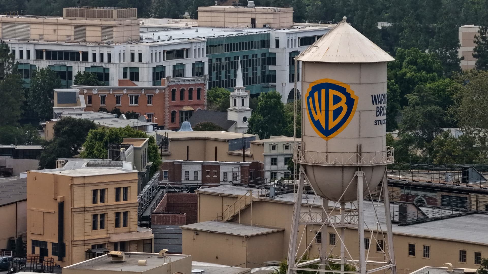Paramount-WBD merger, Musk's return to trillionaire, AI researchers' warning and more in Morning Squawk